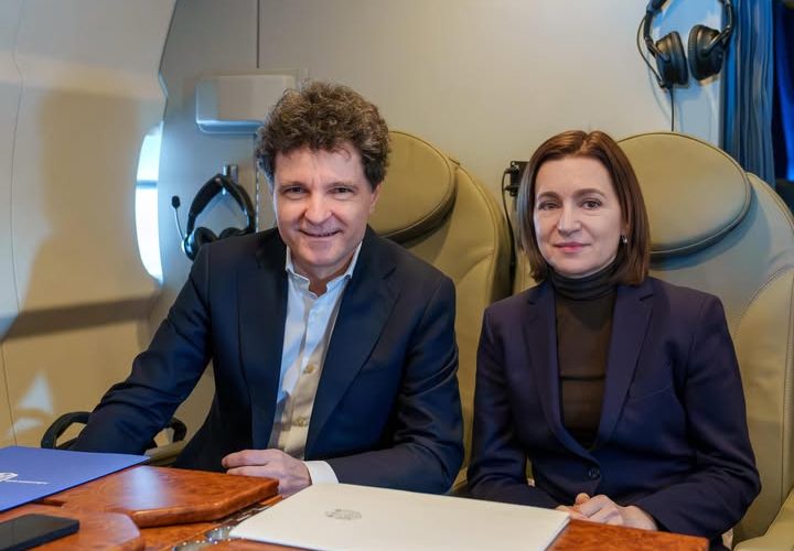 Nicușor Dan, alături de Maia Sandu în drum spre reuniunea Comunității Politice Europene de la Erevan
