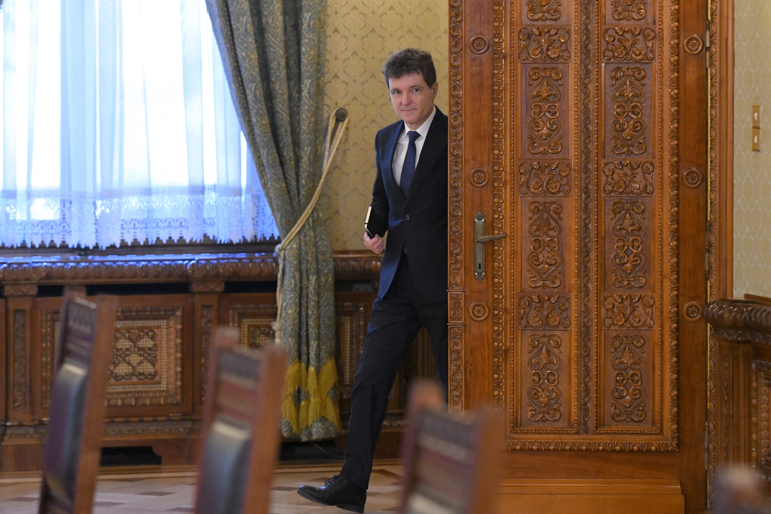 Nicușor Dan are azi consultări cu liderii grupurilor parlamentare Uniţi pentru România, PACE – Întâi România şi parlamentarii neafiliaţi