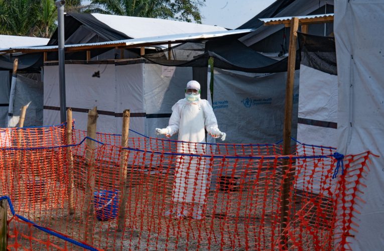 Noi centre deschise pentru tratarea Ebola în Congo, după aproape 120 de decese provocate de o tulpină rară