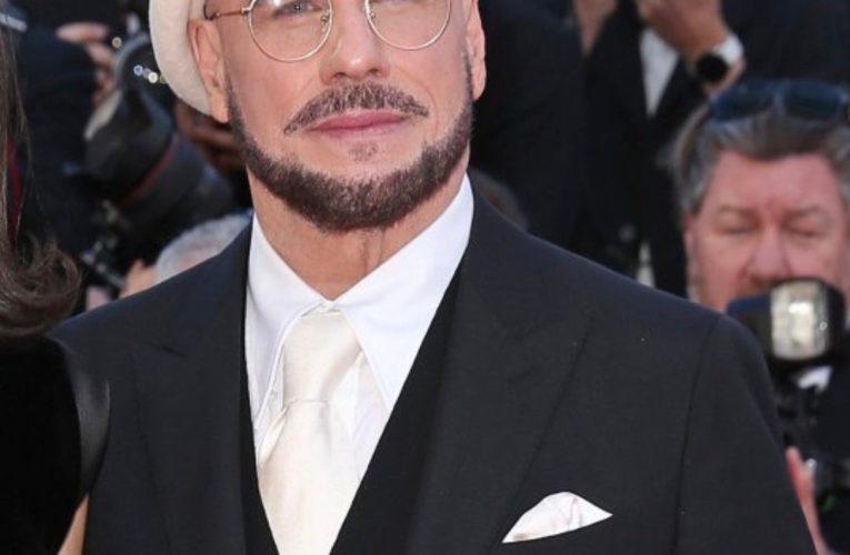 „Nu-mi vine să cred” / John Travolta, premiat la Cannes pentru întreaga carieră în timp ce își prezenta primul film ca regizor