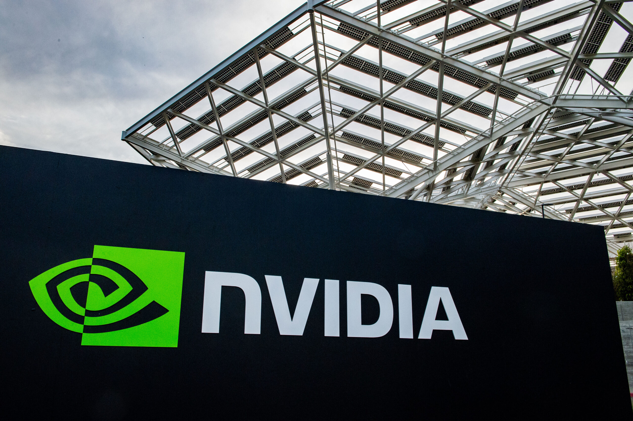 Nvidia recunoaște că pierde teren în China. Huawei profită de restricțiile impuse de SUA