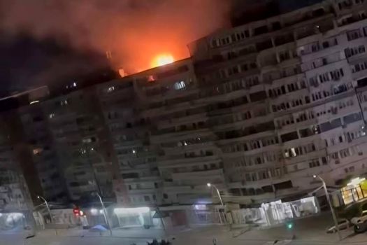 O dronă s-a prăbușit peste un bloc de locuințe în Galați. Explozie urmată de incendiu. Cel mai grav incident de la începutul războiului