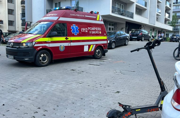 O fată de 10 ani a fost lovită de o trotinetă electrică în județul Sibiu. Minora a fost transportată la spital