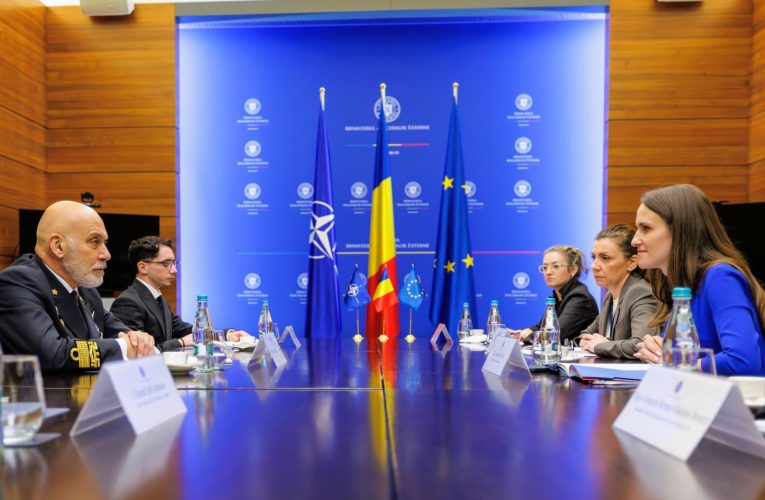 Oana Ţoiu şi şeful Comitetului Militar NATO, discuții la Bucureşti despre securitatea Mării Negre şi ameninţările cu drone