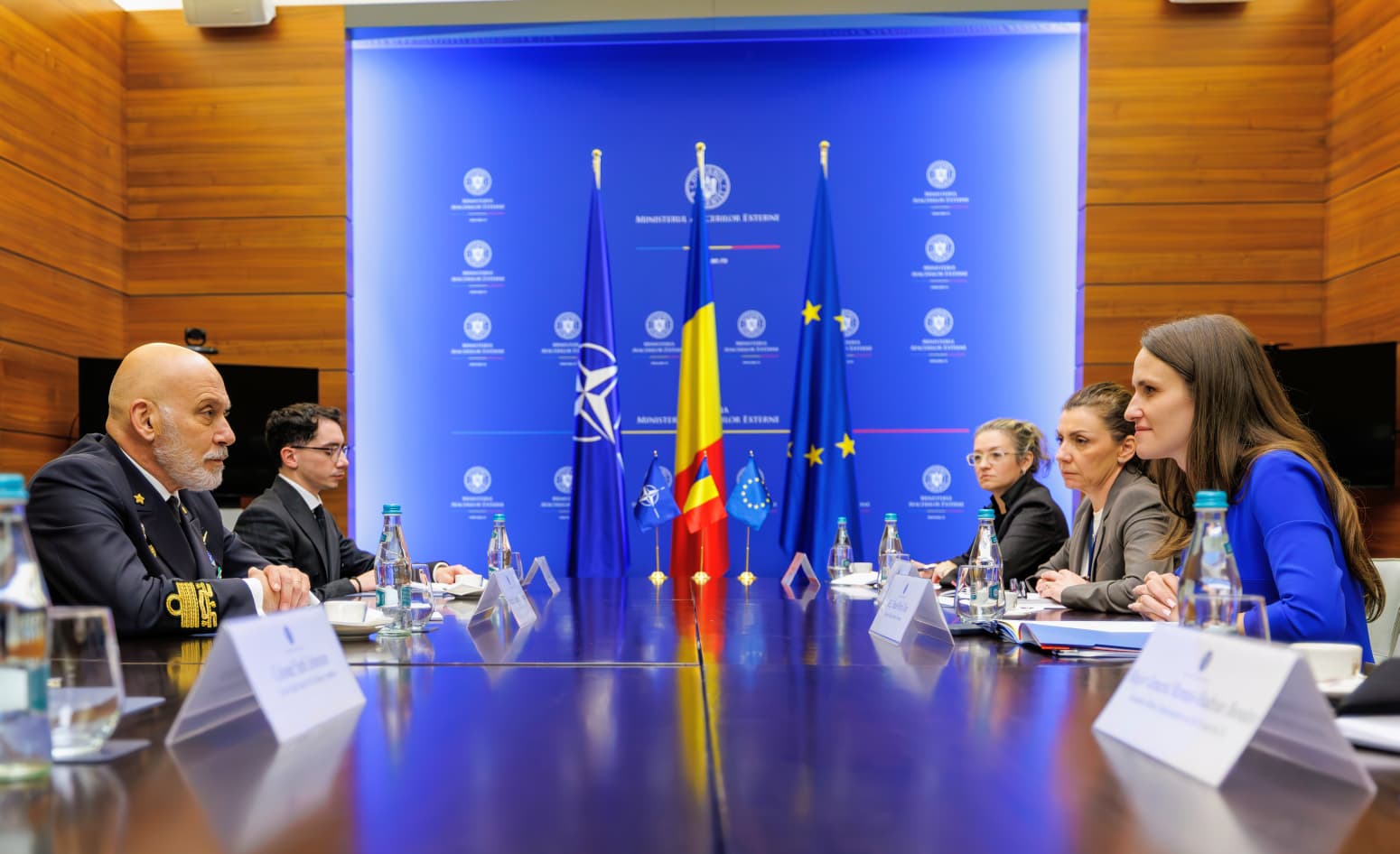 Oana Ţoiu şi şeful Comitetului Militar NATO, discuții la Bucureşti despre securitatea Mării Negre şi ameninţările cu drone