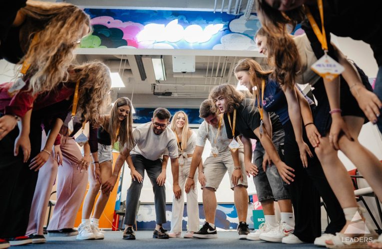 „Ora de Carieră” continuă în 2026: 150 de elevi de liceu din județul Cluj, sprijiniți să-și descopere parcursul profesional
