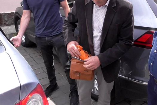 Parchetul european, condus de Koveși, a prins în flagrant un primar din Bihor care primea mită. Cum s-a întâmplat