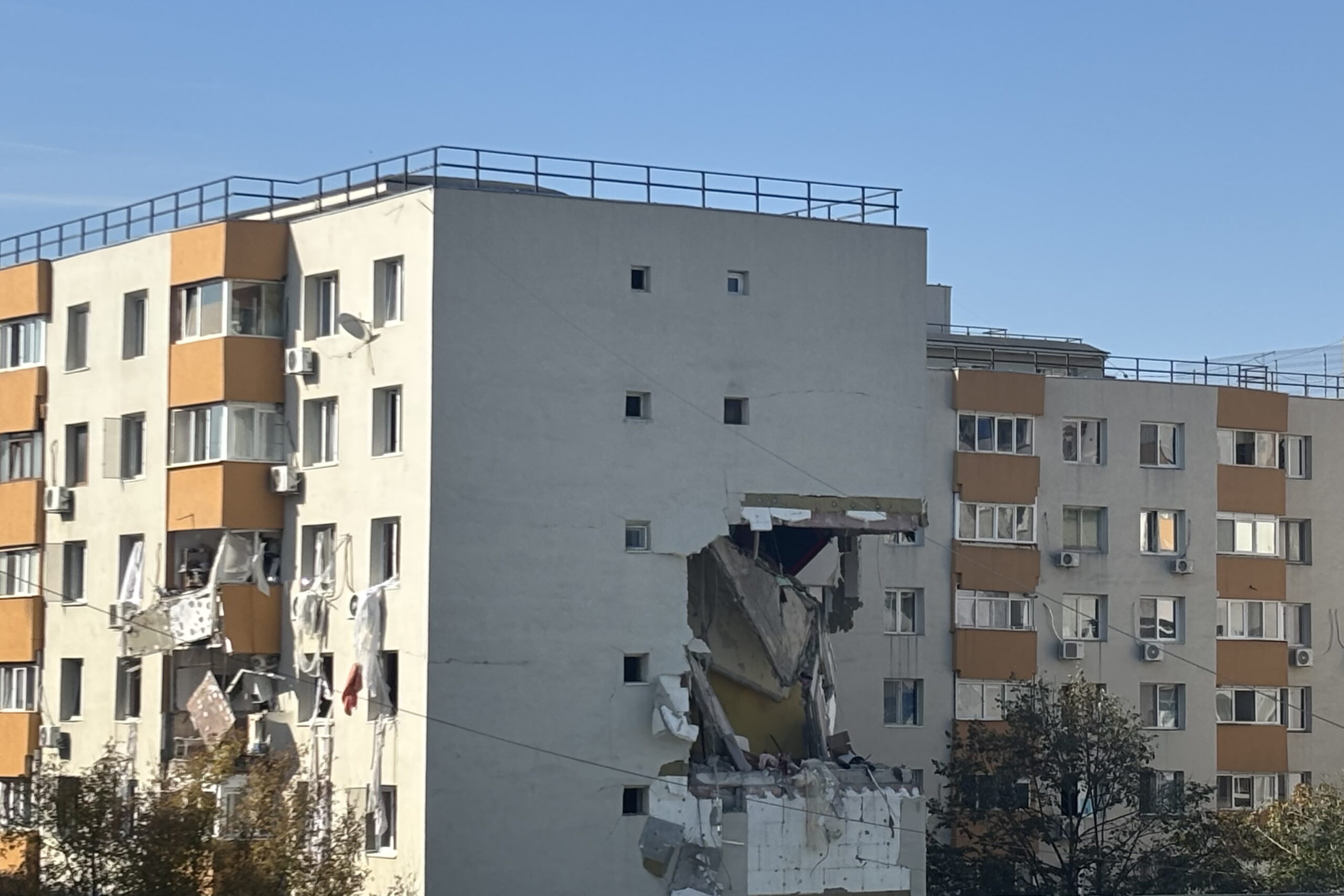 Patru persoane și trei firme, cercetate în cazul exploziei blocului din Rahova