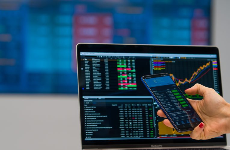 Piețele financiare ating noi maxime istorice în plin război cu Iranul. Ce alimentează optimismul investitorilor