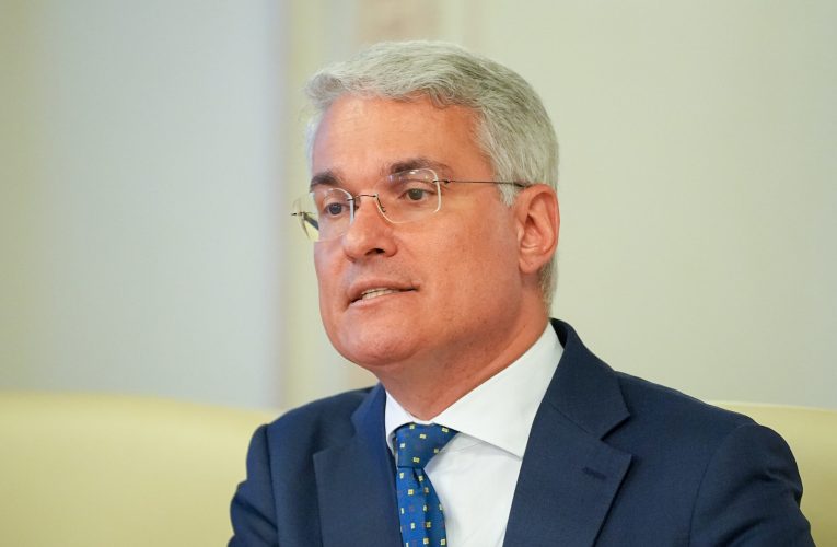 Pîslaru, despre reforma salarizării: „Sunt pe post de țap ispășitor”, în timp ce legea stârnește proteste în sistemul public