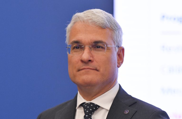 Pîslaru l-ar exila pe Grindeanu pe o insulă pustie