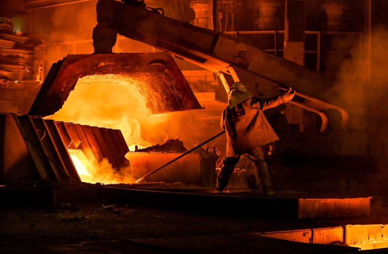 Politico: jumătate din exporturile siderurgice ale UE riscă să fie taxate mai mult de SUA 