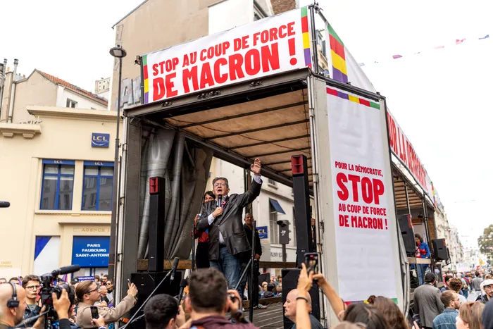 Politico: scenariu de coșmar în prezidențialele din Franța. Jordan Bardella ar putea ajunge președinte, în bătălia cu extrema stângă, și ea în creștere