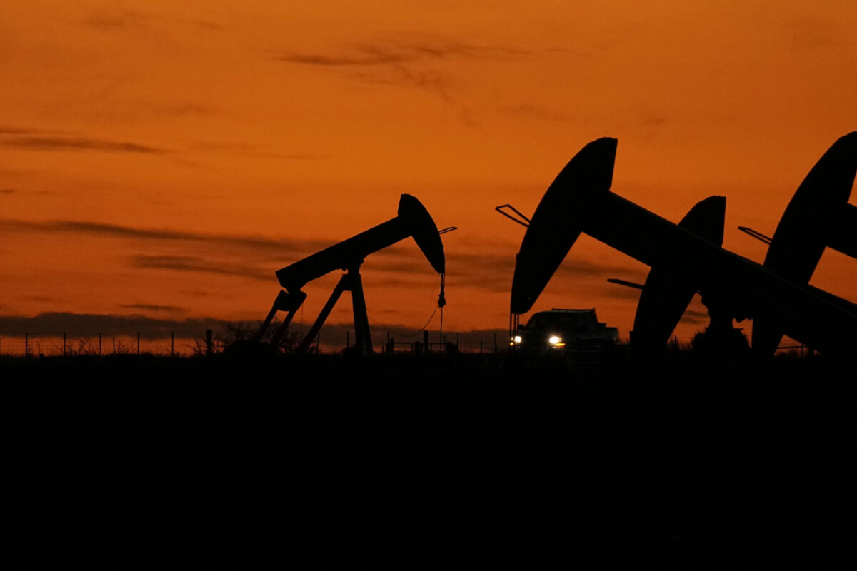 Prețul petrolului crește din nou, după ce Trump a calificat oferta de pace a Iranului drept „total inacceptabilă”