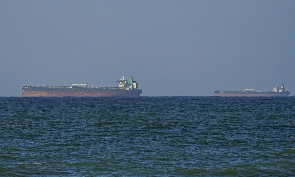 Prețul petrolului crește, iar bursele scad pe fondul temerilor că fricțiunile dintre SUA și Iran ar putea periclita negocierile de pace