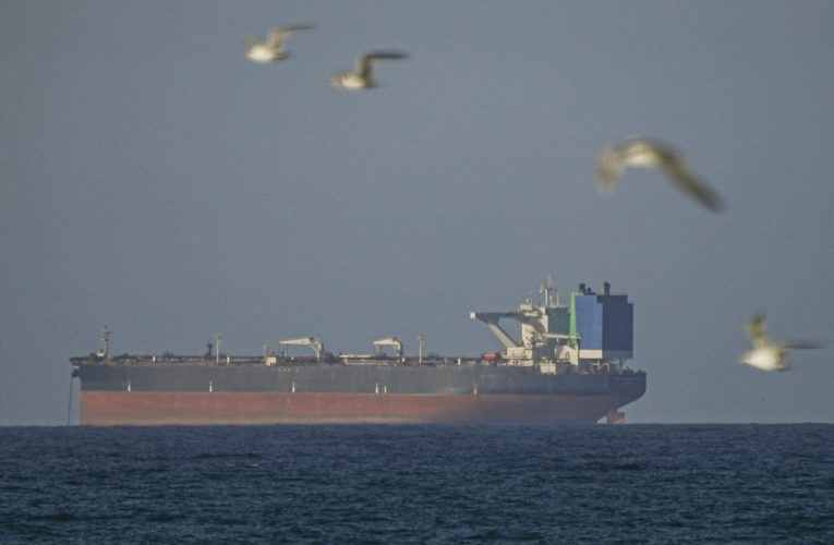 Prețul petrolului scade pe fondul negocierilor dintre SUA și Iran pentru încheierea războiului