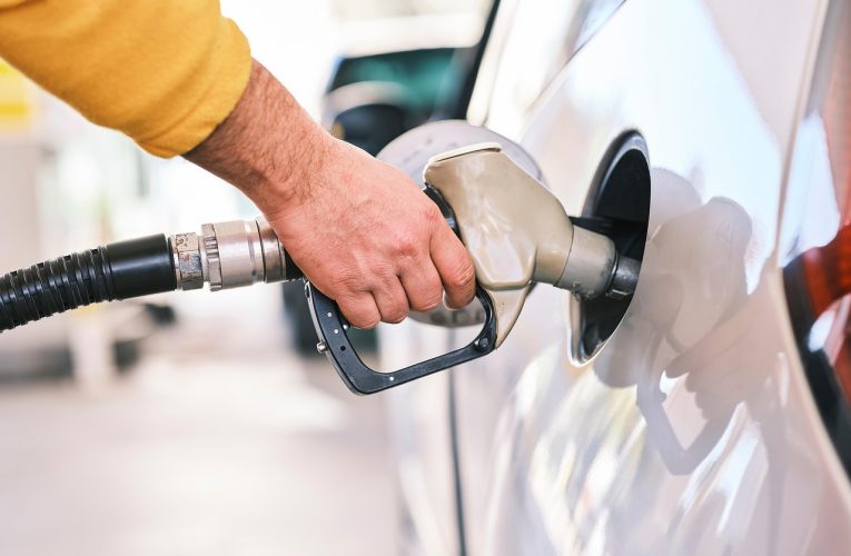Prețuri plafonate la carburanți în Polonia. Șoferii din țările vecine vin să alimenteze mai ieftin