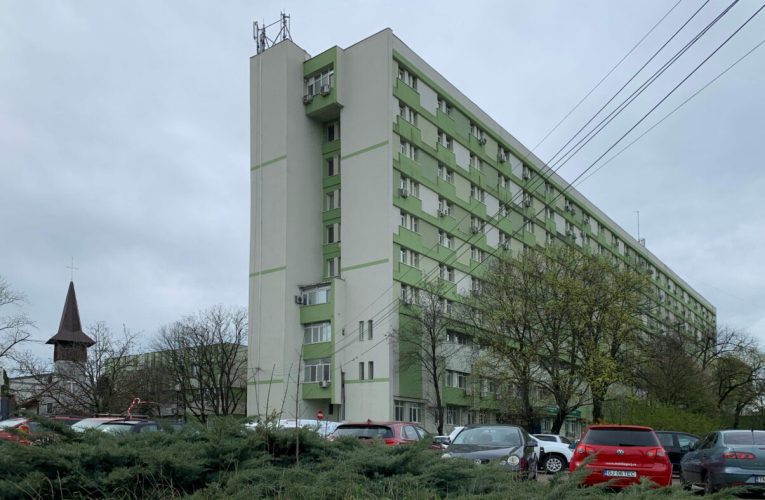 Prima intervenție chirurgicală asistată robotic de la Spitalul Județean din Timișoara, realizată pentru eliminarea unei tumori voluminoase