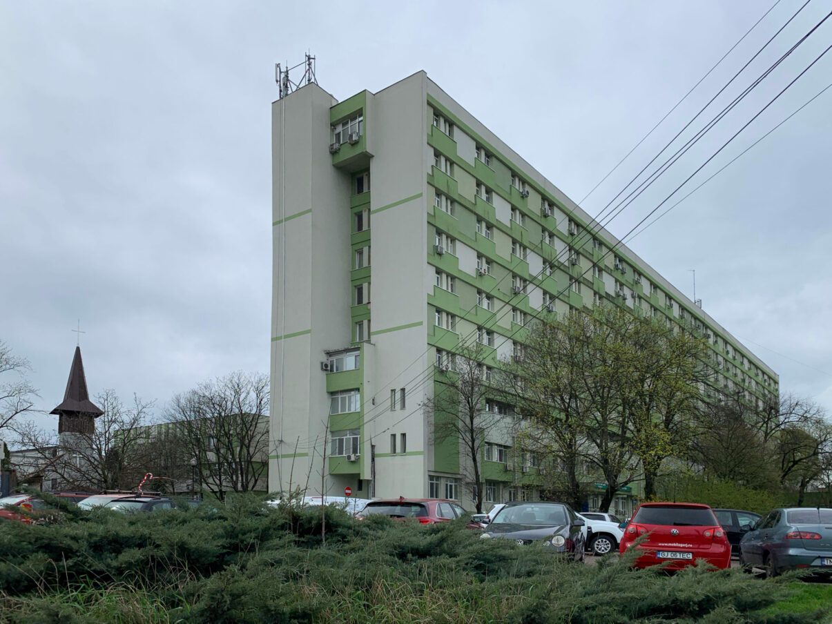 Prima intervenție chirurgicală asistată robotic de la Spitalul Județean din Timișoara, realizată pentru eliminarea unei tumori voluminoase
