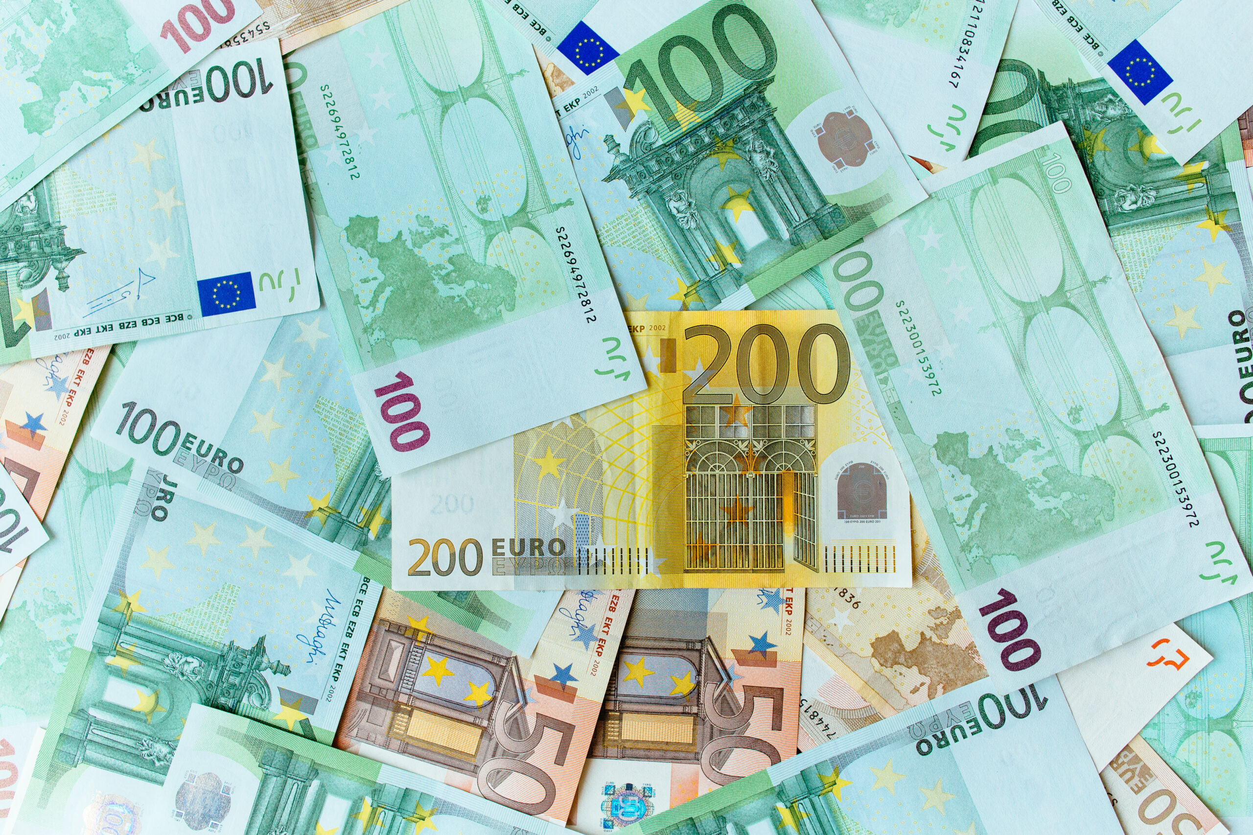 Procurorul general Alexandru Machidon explică cei 75.000 de euro găsiți în spatele butoaielor de vin