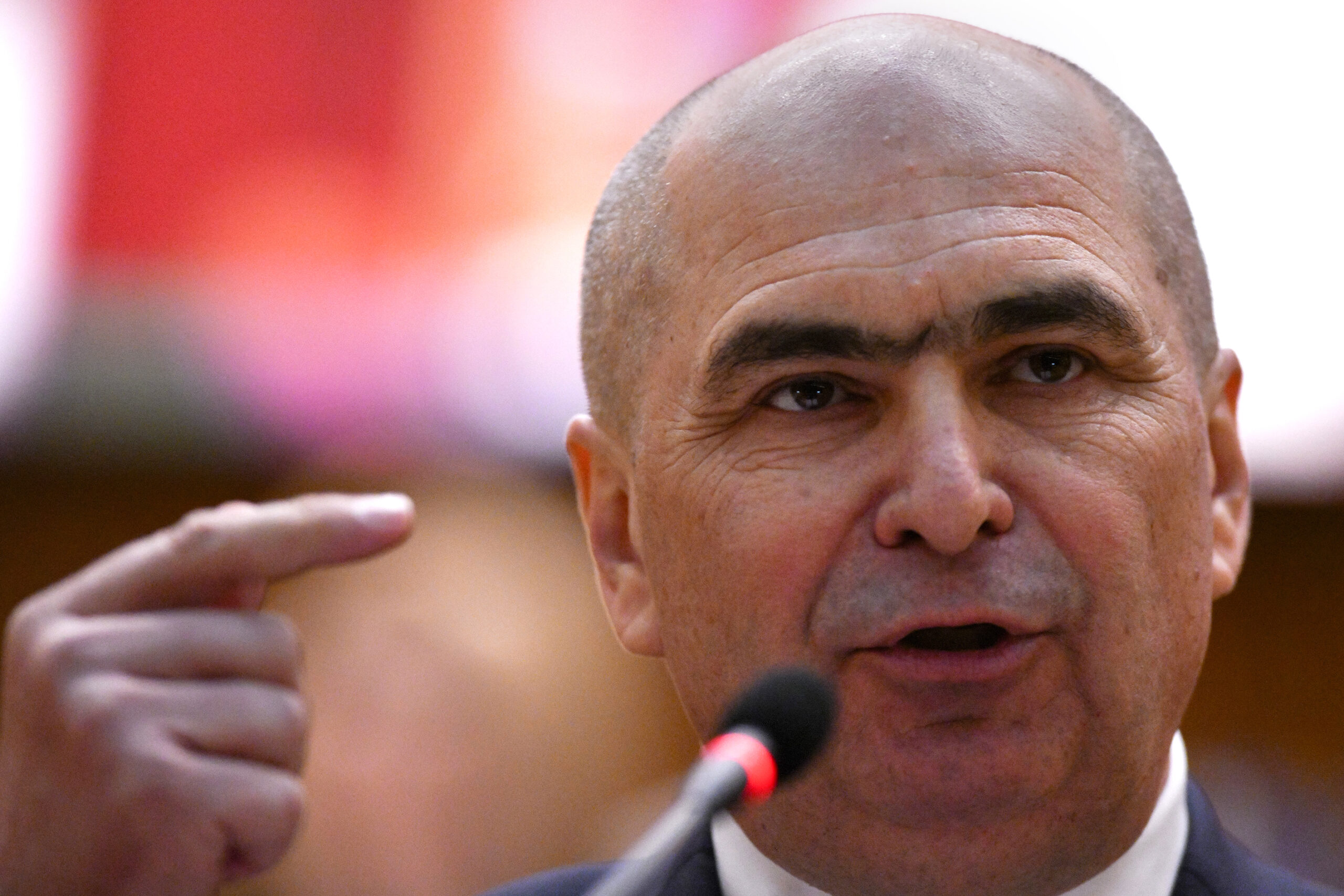 PSD: Bolojan trebuie să răspundă politic pentru decizia sa de a numi la conducerea Vămii o persoană anchetată pentru infracțiuni asimilate faptelor de corupție