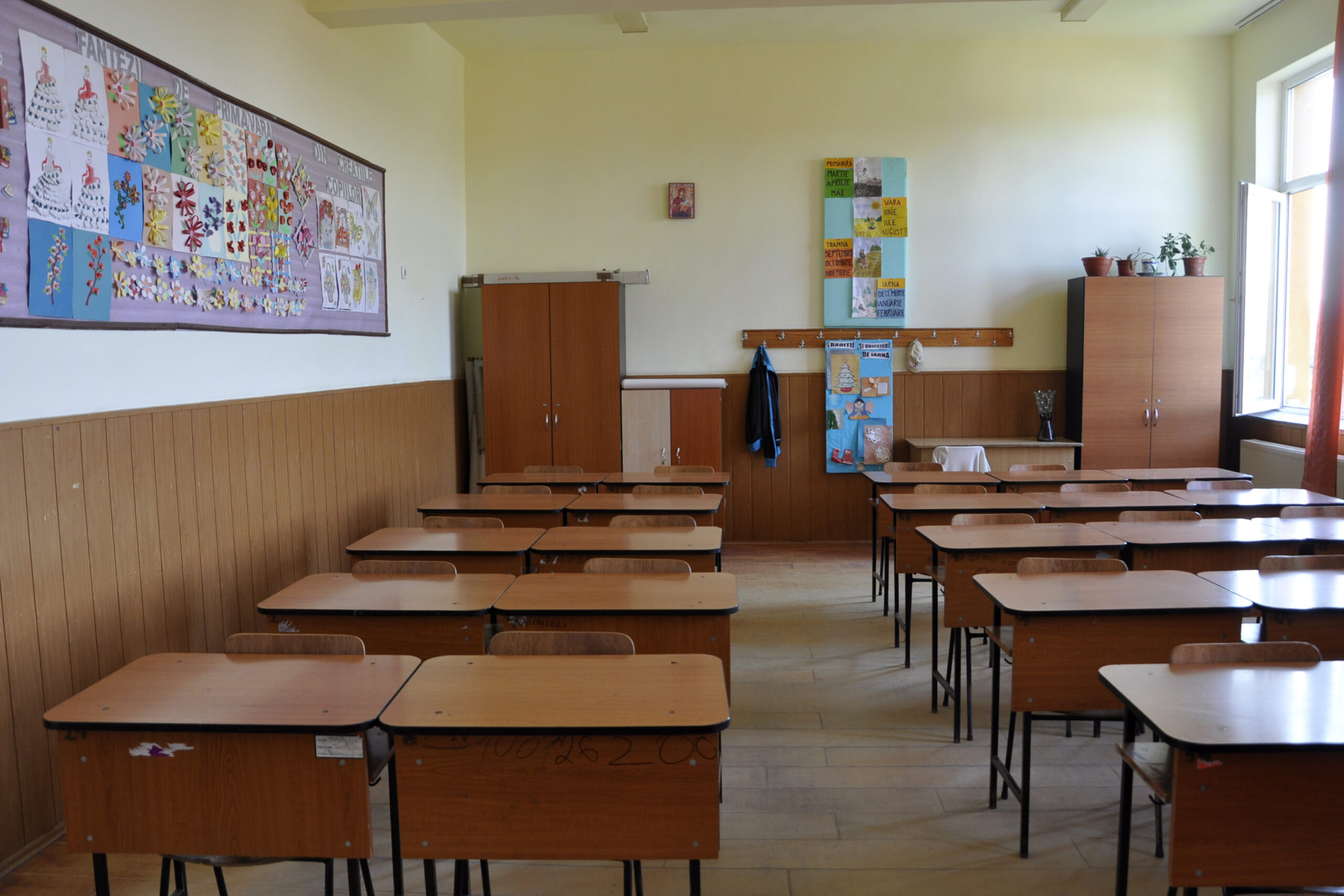 Raport îngrijorător: Jumătate dintre elevii români spun că s-au gândit la sinucidere