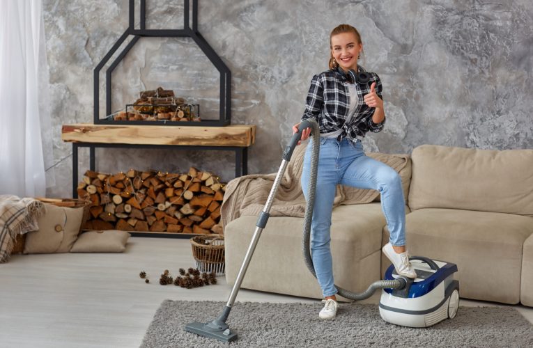 Răzbunarea leneșilor: Dai cu aspiratorul? Urci scările? Felicitări, tocmai ți-ai prelungit viața