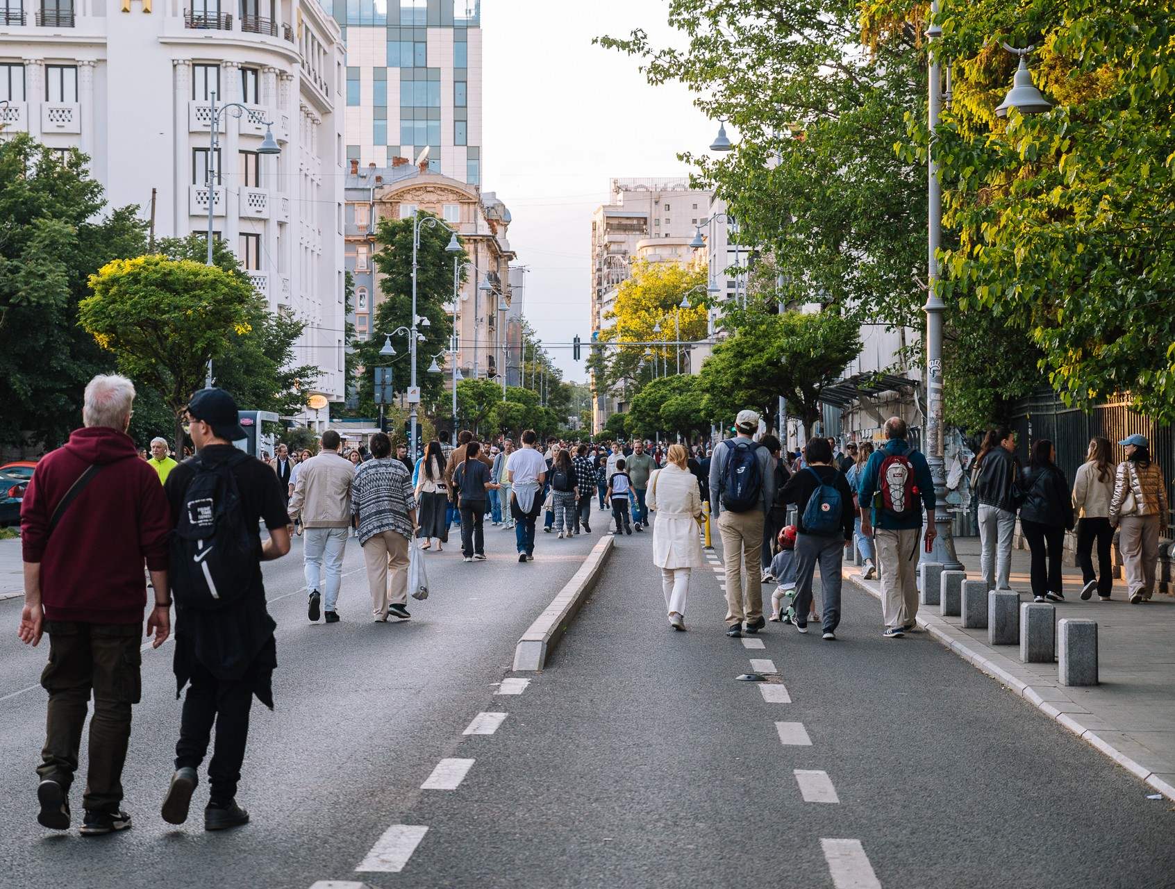 Revoltă în centrul Capitalei. Motivul pentru care locuitorii din Amzei detestă „Străzi deschise” și piața voalantă din fiecare weekend 