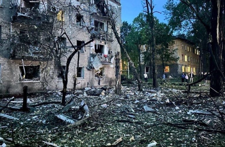 Rusia lansează unul dintre cele mai mari atacuri aeriene asupra Ucrainei. Peste 500 de drone și zeci de rachete au vizat opt regiuni
