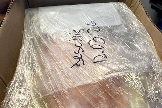 Scandal la cantina unei școli private de top din București: 60 kg de alimente expirate, unele de anul trecut