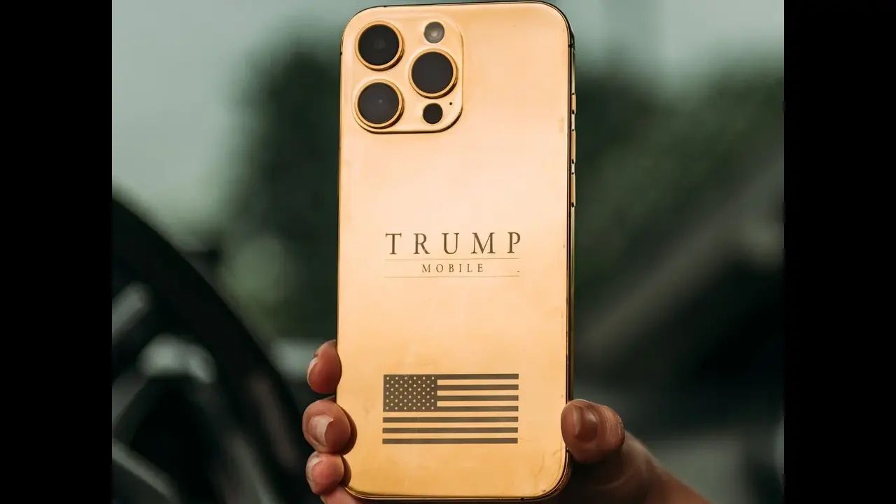 Scandal pe telefoanele de aur ale lui Trump. Peste jumătate de milion de americani au comandat, de 1 an niciun telefon nu a fost livrat