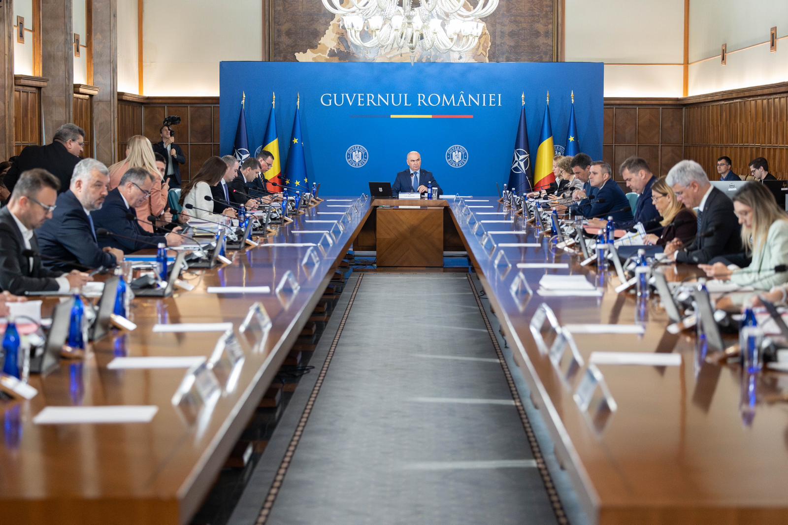 Ședință extraordinară de Guvern marți dimineața, înaintea votului pe moțiune