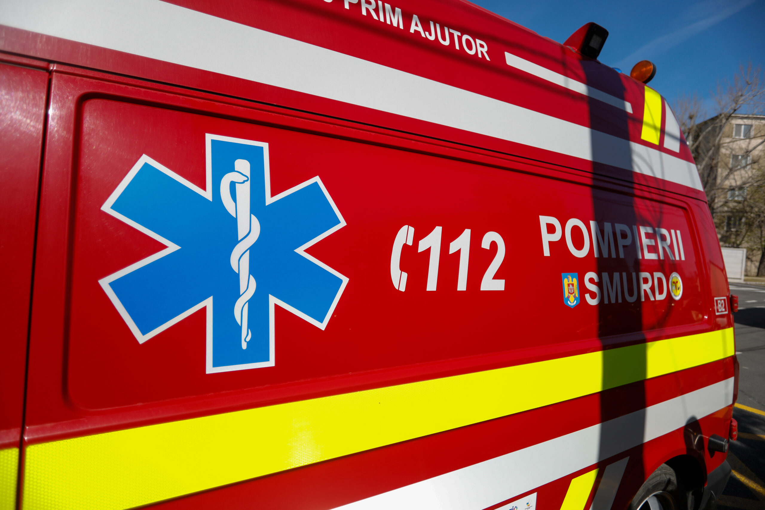 Sibiu: O femeie însărcinată a fost târâtă de cal 300 de metri. Tânăra e în stare critică