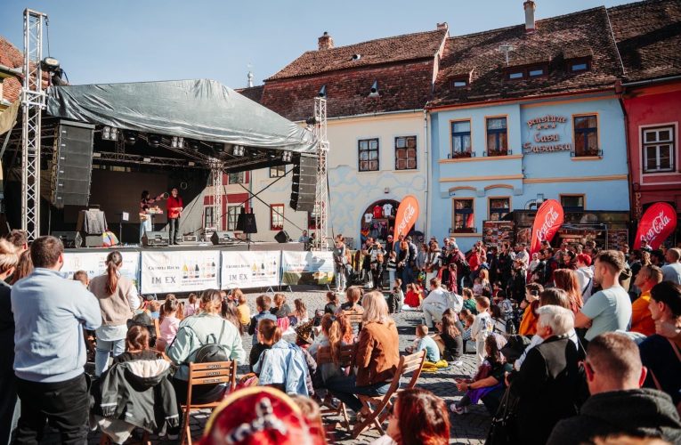 Sighișoara, ultima cetate medievală încă locuită din Europa, marchează începutul verii cu festivalul „Carnaval în cetate”. Accesul este liber | 28 mai – 1 iunie 2026