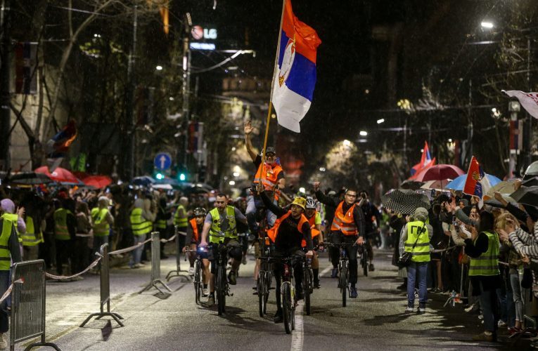 Studenții din Serbia intensifică presiunea asupra lui Vučić printr-un mare protest organizat în weekend