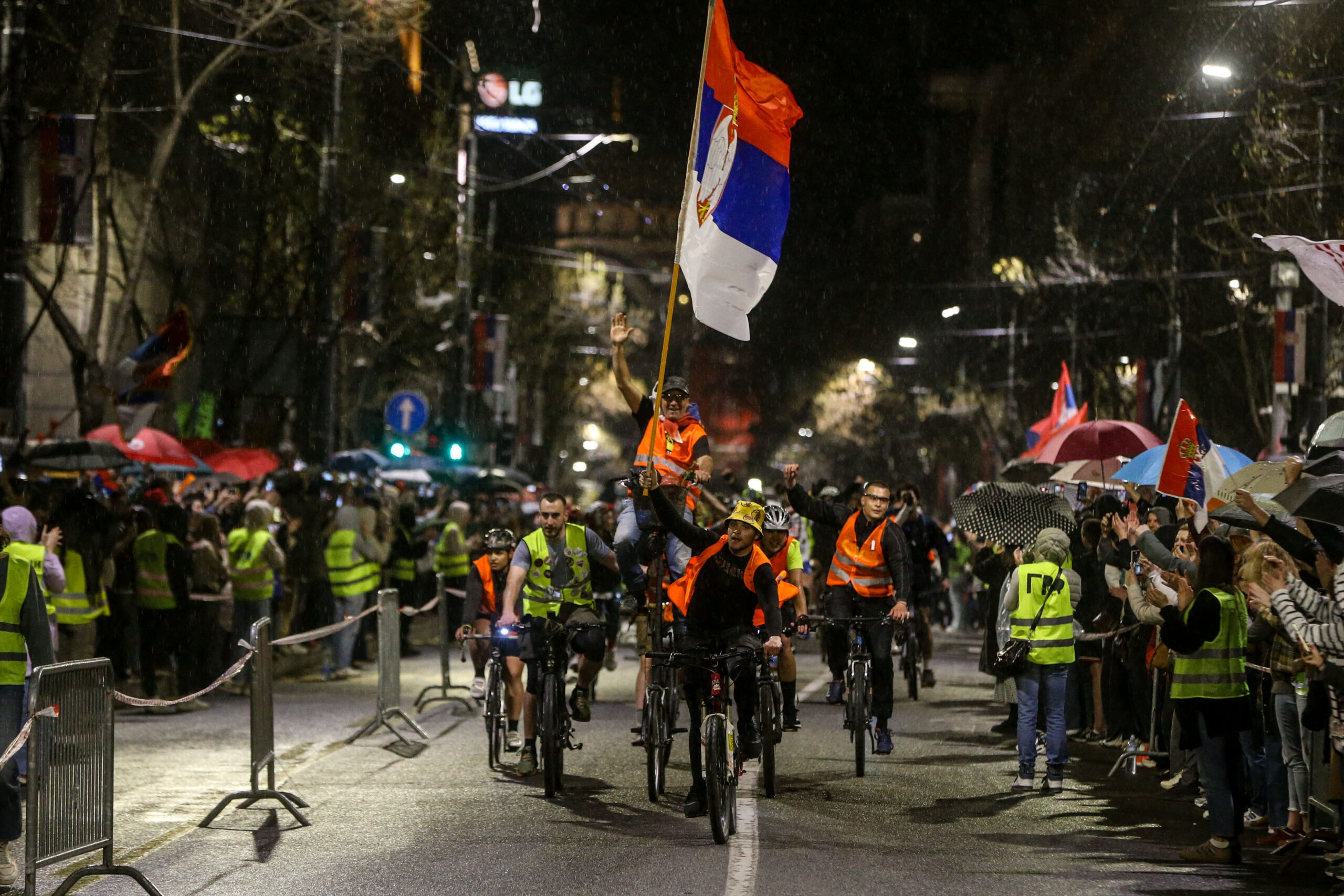 Studenții din Serbia intensifică presiunea asupra lui Vučić printr-un mare protest organizat în weekend