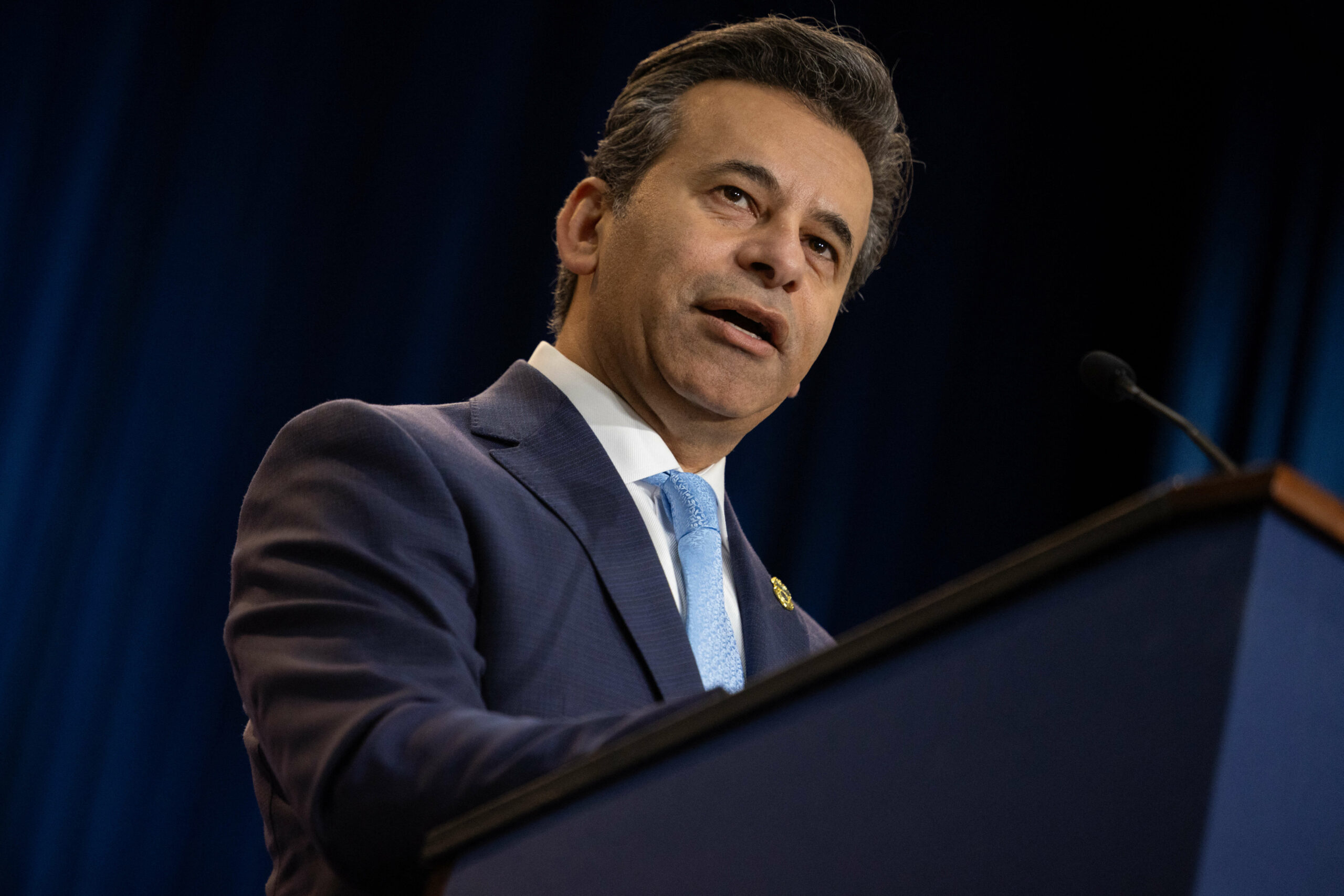 Surse: Trump intenționează să-l demită pe șeful FDA, Marty Makary