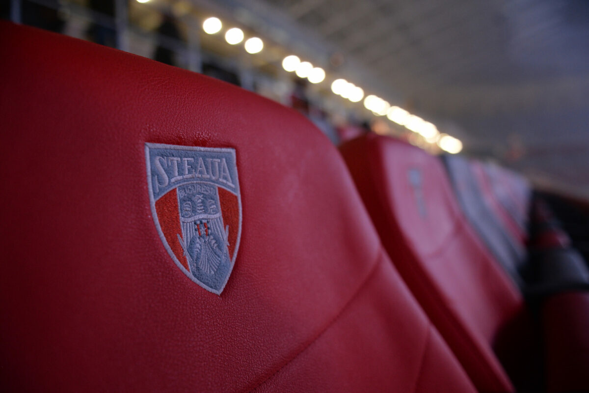 Sute de materiale pirotehnice descoperite în stadion înainte de meciul Steaua-Sepsi