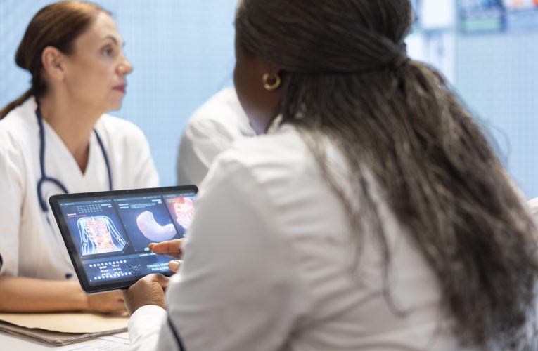 Test genomic revoluționar. Multe paciente cu cancer la sân ar putea evita chimioterapia