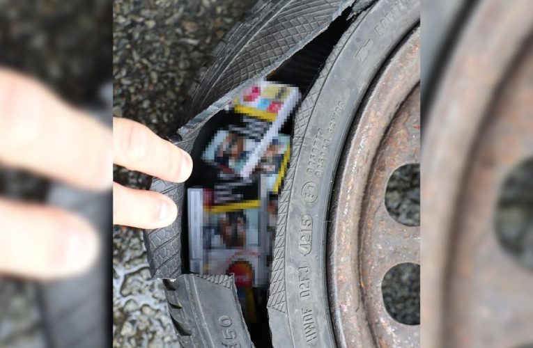 Țigări ascunse în roata de rezervă a unei mașini, descoperite de polițiștii de frontieră de la Calafat