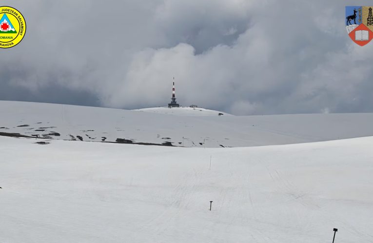 Traseele turistice, închise în Platoul Bucegi. Sunt așteptate ploi, ninsori și viscol