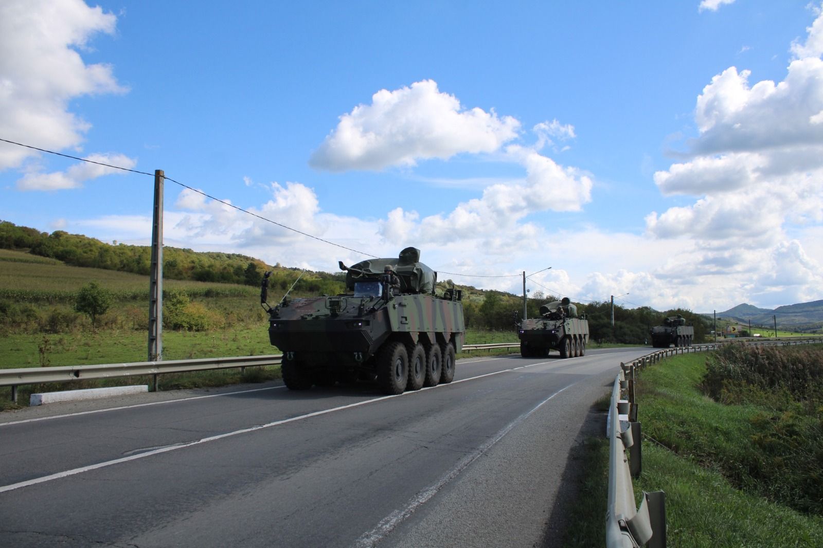Trei blindate ale Armatei s-au ciocnit în județul Sălaj, 11 militari au fost răniți