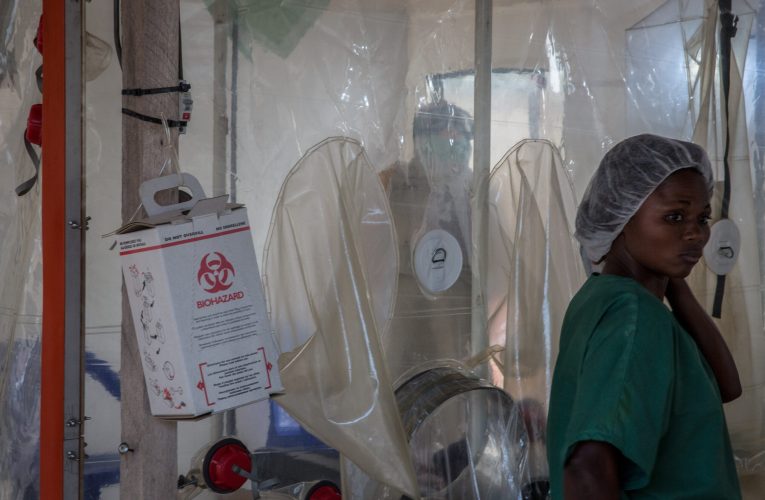 Trei noi infectări confirmate cu Ebola în Uganda. Totalul a ajuns la cinci cazuri