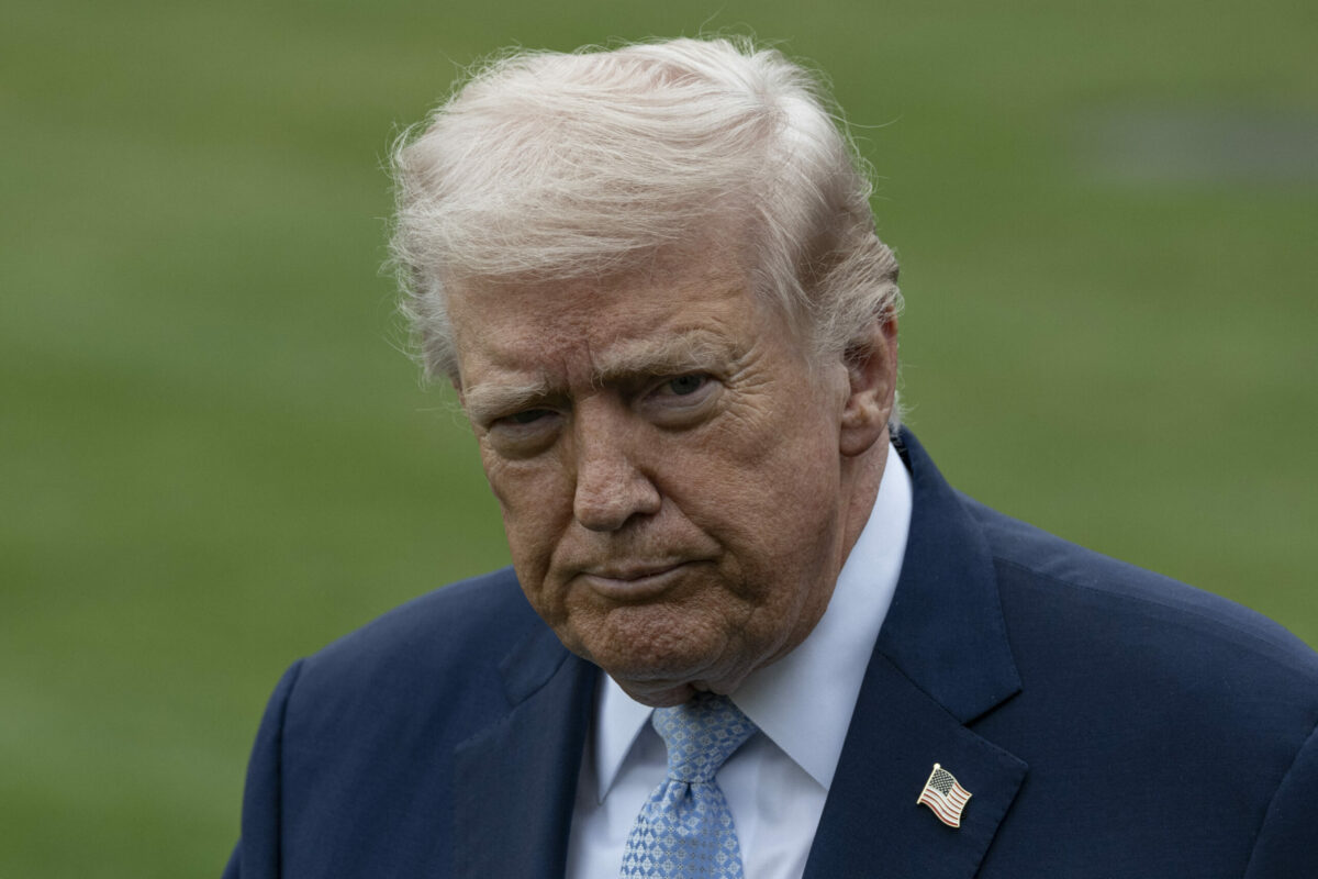 Trump anunță tarife de 25% pentru mașinile din UE, invocând nerespectarea acordului comercial
