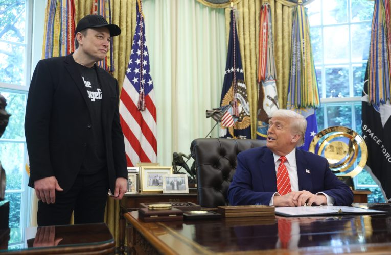 Trump merge în China cu Elon Musk și Tim Cook: miza uriașă din spatele delegației de miliardari