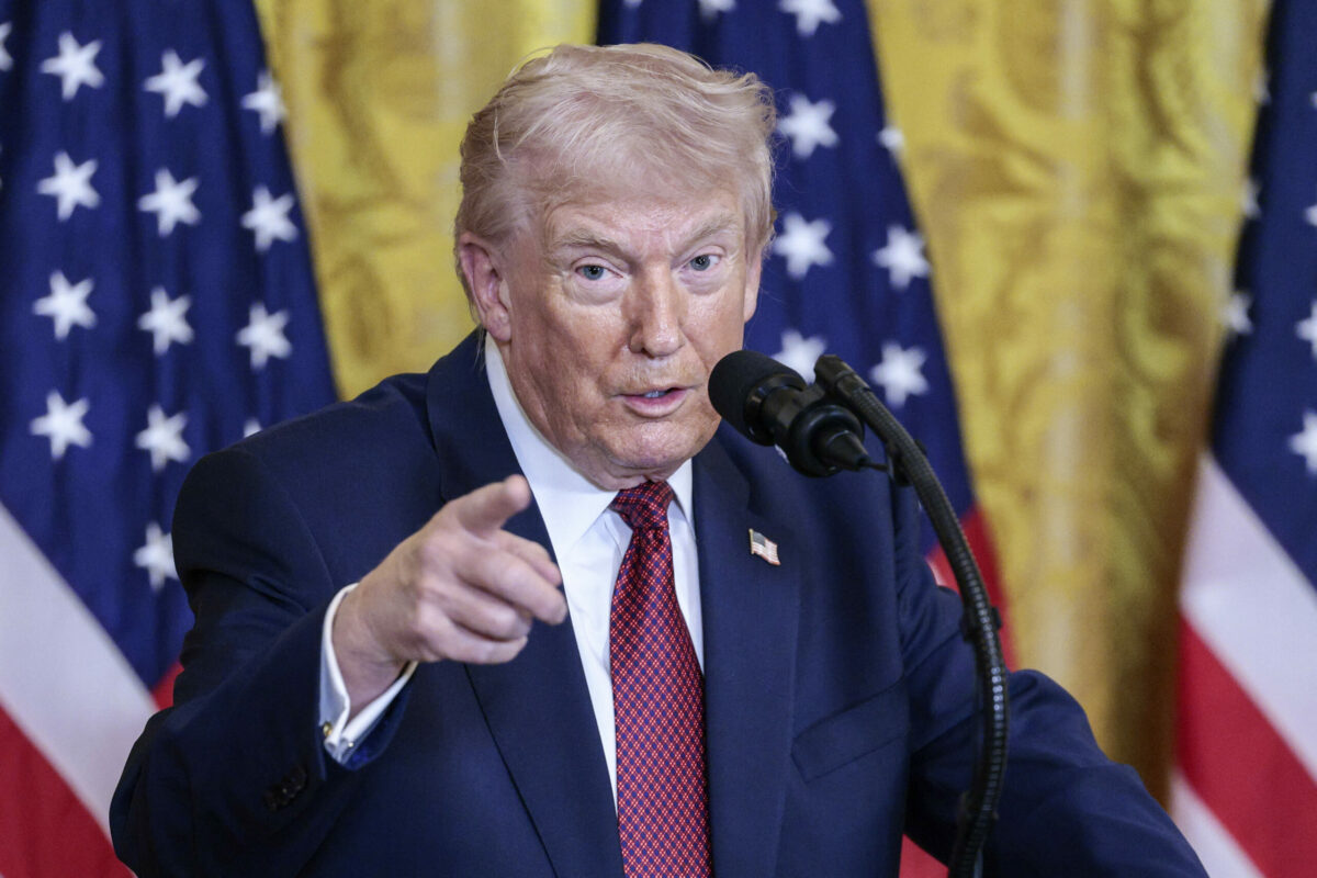 Trump: „Omanul se va comporta la fel ca toți ceilalți, altfel va trebui să-i aruncăm în aer”