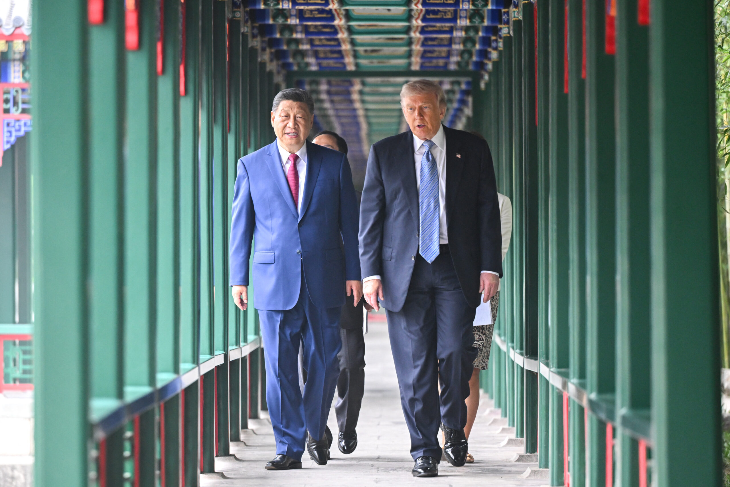 Trump pleacă din China fără să decidă asupra armelor pentru Taiwan / Xi: Ne vom implica în negocierile cu Iranul