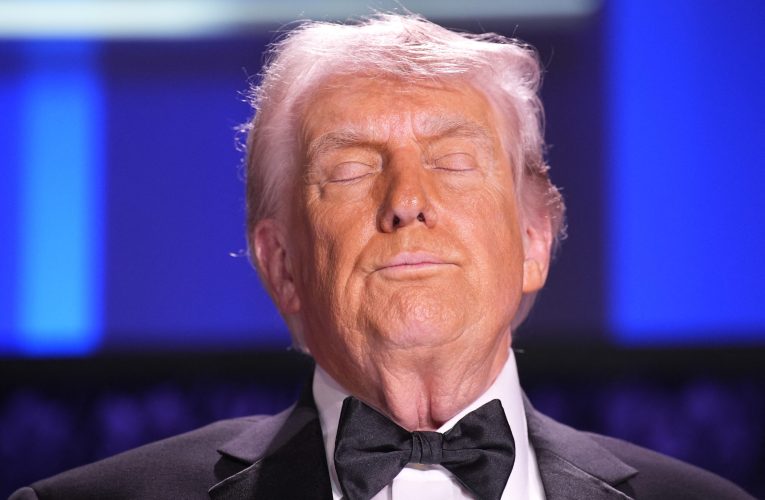 Trump se compară cu un Elvis Presley „fără chitară”. Președintele vrea să ia locul artiștilor care și-au anulat participarea la festivitățile dedicate celei de-a 250-a aniversări a independenței