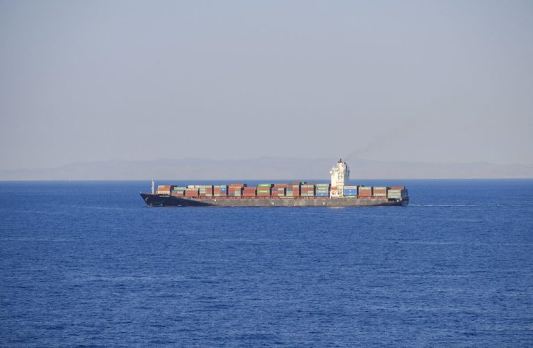 UKMTO anunță că o navă cargo a fost lovită de un proiectil necunoscut în apropiere de Qatar