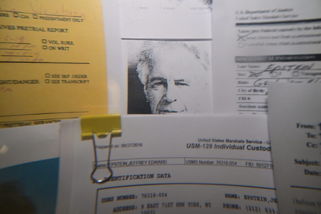 Un judecător american a publicat un bilet atribuit lui Jeffrey Epstein după prima tentativă de sinucidere din închisoare